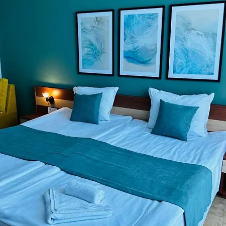 Queen Nelly 4* Primorszko