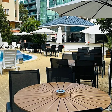 Queen Nelly 4* Primorszko