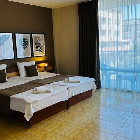 Hotel Queen Nelly 4*