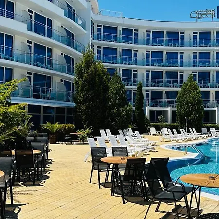 Queen Nelly Πριμόρσκο