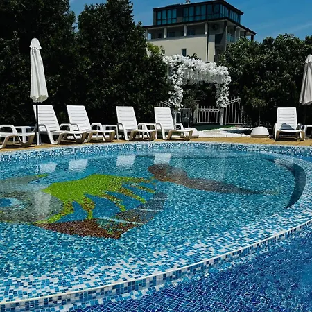 Hotel Queen Nelly 4*